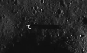 menemukan jejak alien di permaukaan bulan